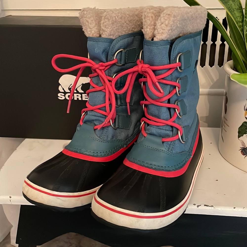 Women's Sorel Winter Boots Size 8 Nylon and Rubber